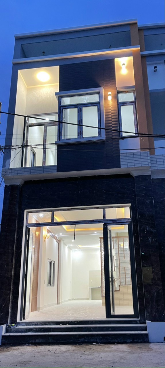 Nhà xây chưa ở vì mùa covid và Euro nên sang lại
