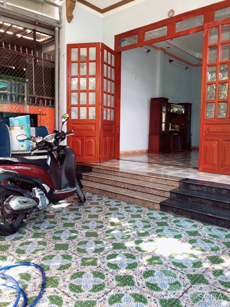 Nhà ngang đến 6 mét 2 phía sau có vườn đường nhựa 5 m ngay chợ kp1 Tân Hiệp
