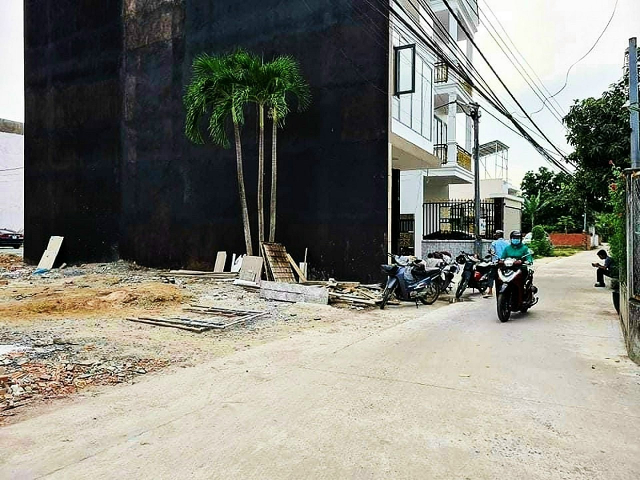 Bán gấp đất trước mặt là trường Cấp 1, cấp 2 P.Hiệp Hòa. 
