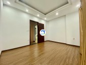 Bán nhà mới xây,thiết kế đẹp,nội thất đầy đủ tại số 11 ngõ 61/56 phố Trạm, quận