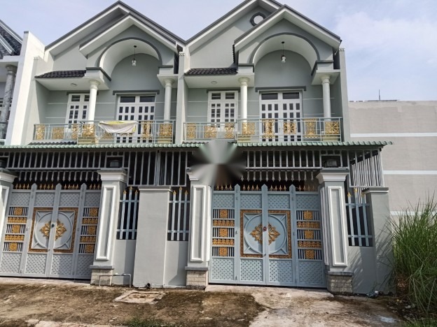 Sang gấp căn nhà 100m2 MT Hoàng Phan Thái, xã Bình Chánh, Bình Chánh. SHR 100% t