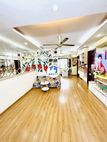(Tin thật 100%) CH 71m2 x 2PN tại Central Field Trung Kính - Ban công Đông Nam