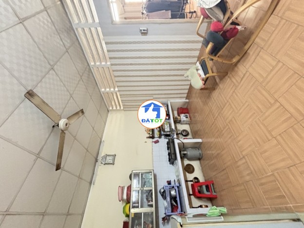 NHÀ CHUNG CƯ LẦU 4 - 90m3- 2 PHÒNG NGỦ 1 HẺM XE HƠI TỚI NHÀ - NHỈNH 3 TỶ