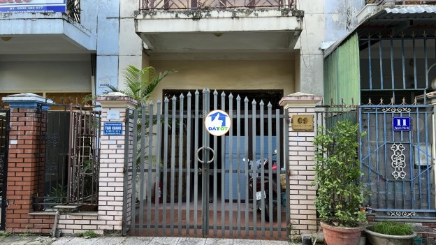 Cho Thuê Nhà 3 Tầng 4PN, 3WC, DTSD 220m2, Giá Siêu Hời 6 Triệu, đường Nguyễn