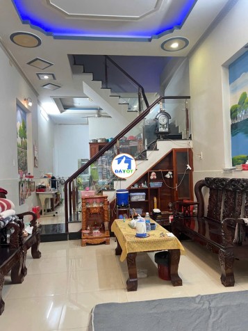 Bán nhà 2 Tầng Dĩ An,SHR đường nhựa 2 ô tô tránh,gần chợ,giá rẻ