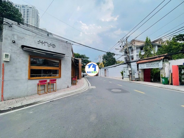 bán nhà cấp 4 , số  24/ Trần Ngọc Diện, Phường Thảo Điền, Quận 2