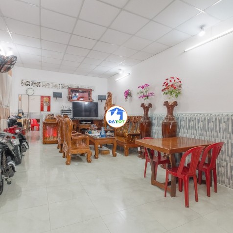 NHÀ HIẾM 2 MẶT ĐƯỜNG TRƯỚC-SAU, NGANG 6M, DT: 94M2 HXH HOÀNG HỮU NAM,,QUẬN 9 - 6 Tổng diện tích - 94 m²