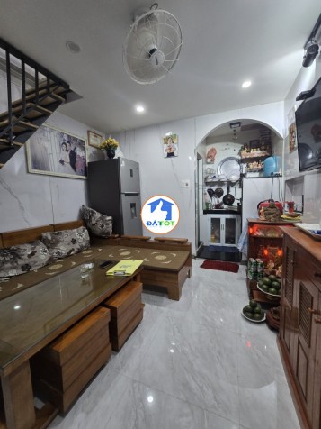 ♣ Nhà Lô Góc sát MT Lý Thường Kiệt, đi bộ ra Bạch Đằng, 2 tầng đẹp 2.35 tỷ - 2 Tổng diện tích - 15 m²