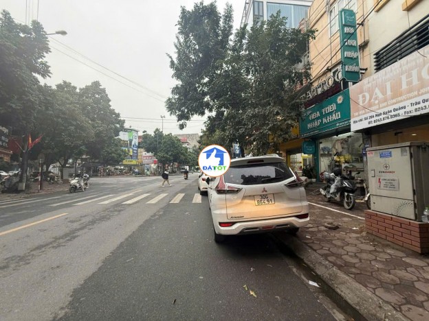 Nhà mặt phố hiếm - Giá tầm tiền nhỏ - Vỉa hè rộng - Kinh doanh đỉnh - Dòng tiền