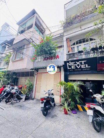 BÁN NHFA 3 TẦNG MẶT TIỀN HXH 6M Đ.NGUYỄN TRÃI, QUẬN 1- DT 4M*19M SH VUÔNG ĐẸP-