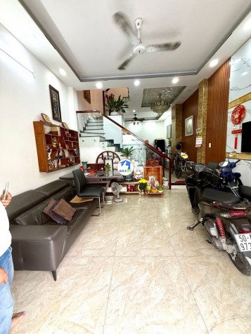 Bán gấp nhà 3 tầng hẻm xe hơi Lâm Văn Bền, Q7. DT 50m2, 3PN. Sổ hồng. 8.9 tỷ.