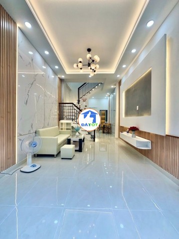 NHÀ ĐẸP FULL NỘI THẤT SÁT VÁCH SÂN BAY - 37M2 KHÔNG QH, LG - NỞ HẬU - HẺM Ô TÔ - 5 Tổng diện tích - 37 m²