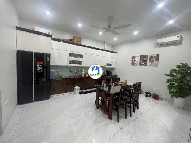 Cho thuê gấp giá rẻ mặt phố Hoàng Hoa Thám 88m, tầng 2, mặt tiền 4.2m, 9 tr/th
