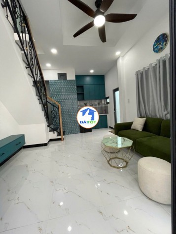 KHU VIP DƯƠNG QUẢNG HÀM GÒ VẤP - 30M RA MẶT TIỀN - XE HƠI TỚI NHÀ - NHÀ LÔ GÓC