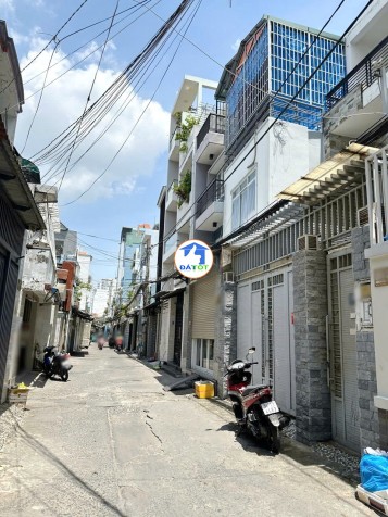 Nhà nát hẻm thẳng 5m 65m2 nở hậu Dương Bá Trạc P1Q8 P.Chánh Hưng