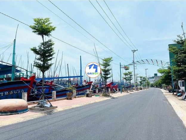 HOT HOT –CẦN BÁN NHÀ XƯỞNG 2 MẶT TIỀN – GẦN CẢNG BIỂN –Xã Tam Quan Bắc, TX Hoài - 17000000 Tổng diện tích - 500 m²
