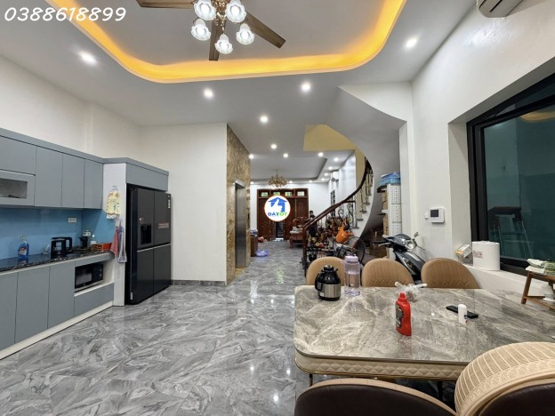 ????PHÂN LÔ NGUYỄN KHANG - CẦU GIẤY - THANG MÁY - MT 6.5M - GẦN Ô TÔ TRÁNH - 29 Tổng diện tích - 100 m²