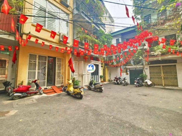 CHỈ  HƠN 8 TỶ - HOÀNG HOA THÁM TÂY HỒ - 35M- Ô TÔ GẦN NHÀ - NHÀ ĐẸP CHỈ XÁCH VA - 8600000 Tổng diện tích - 35 m²