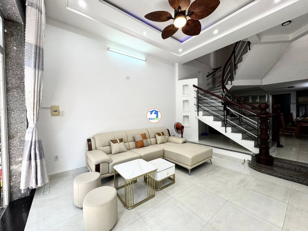 ????????Bán nhà 2,5 tầng đường Nguyễn Huy Lượng - Gần biển - 5850000 Tổng diện tích - 58 m²