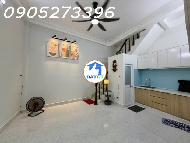 HẺM THÔNG SÁT XE HƠI - LẠC LONG QUÂN P8 TÂN BÌNH - THÔNG SỐ VÀNG NGANG KHỦNG NỞ - 3950000 Tổng diện tích - 24 m²