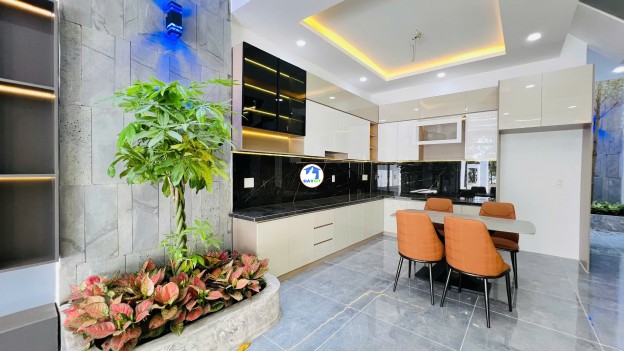 BÁN NHÀ PHỐ 5M X 26M GẦN KCN CẦU TRÀM, SÁT BÌNH CHÁNH - 2500000 Tổng diện tích - 125 m²