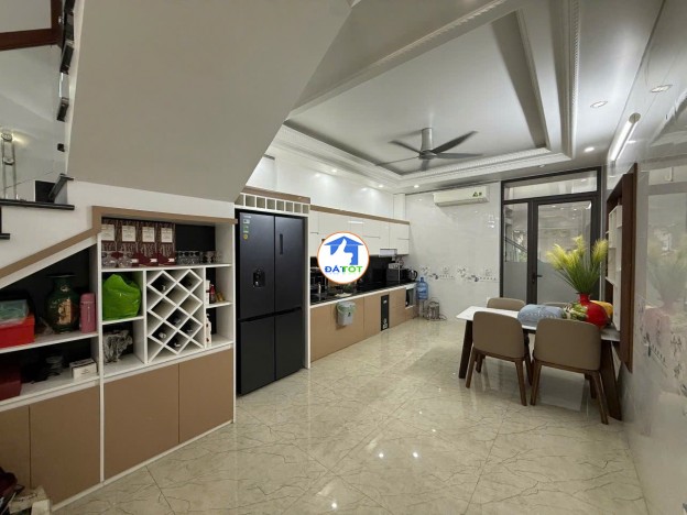 BÁN NHÀ 4 TẦNG TUYẾN 2 NGÔ GIA TỰ – FULL NỘI THẤT