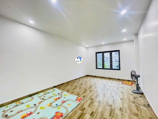 Bán Nhà 60m x 3 tầng - trung tâm Hồ Sen phố - khu dân trí cao - 4200000 Tổng diện tích - 40 m²