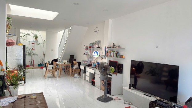 Bán nhà tái định cư đât lành đúc 2 lầu đường nhựa 13m, đối diện sungrop - 4600000 Tổng diện tích - 56 m²