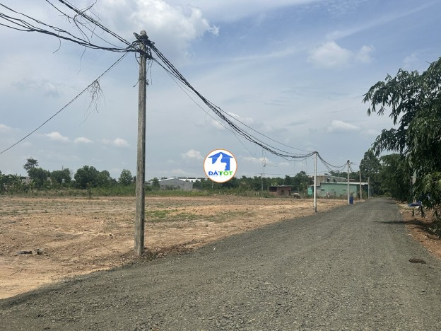 ĐẤT  ĐẸP – GIÁ TỐT- CHÍNH CHỦ CẦN BÁN ĐẤT Tại Đường Quốc lộ 13, Thị trấn Chơn - 700000 Tổng diện tích - 300 m²