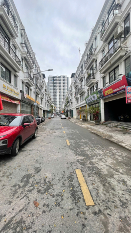CHỦ CẦN BÁN CĂN 84 M2 SHOPHOUSE SÔNG HỒNG - GIA LÂM, GIÁ 21.8 TỶ, LH 0985865658