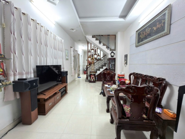 Bán nhà 105m2 đường Số 8, Linh Trung, Thủ Đức, TP HCM, 3 tầng, SHR. Giá 10,35