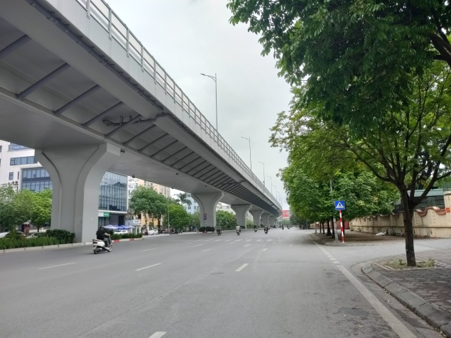 Bán Nhà mặt phố Cầu Giấy 210m2, MT 8m, 2 mặt thoáng, vỉa hè đá bóng, kinh doanh