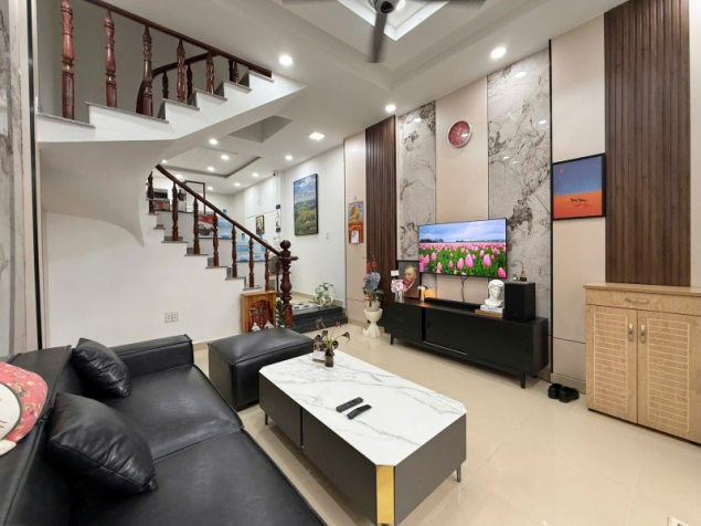 Bán nhà 3 tầng Quốc Lộ 13, Hiệp Bình Phước, Thủ Đức, 56m2, 3PN, Sổ hồng riêng,