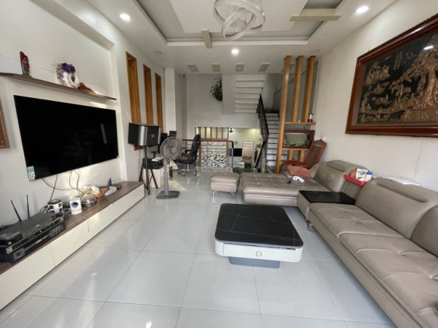 Bán nhà đường số 11, Trường Thọ, Thủ Đức, TP HCM. DT 90m2, 4 tầng, SHR. Giá