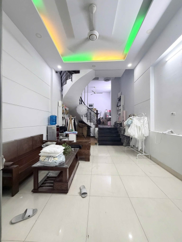 Nhà 1 trệt 2 lầu Nguyễn Thái Bình, Q. Tân Bình đang cho thuê 9tr/ tháng giá sốc