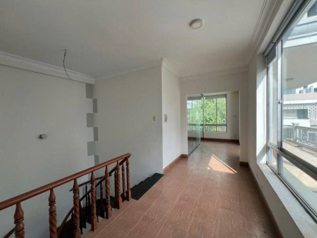 Bán nhà Hẻm 10m Nguyễn Xí - ngay VinCom Nguyễn Xí, 10x17m, 3 Tầng, 8PN, 24,8 Tỷ.