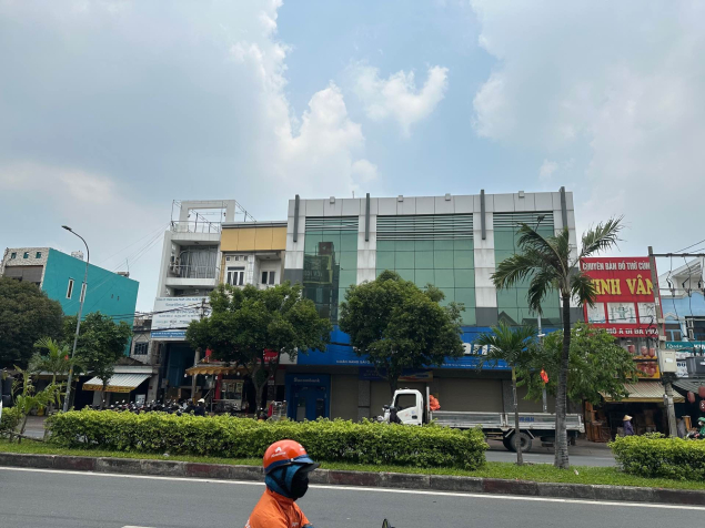 Bán nhà Măt Tiền  TÔ KÝ Q12 5 X20 3lầu thuê 1 tỷ / 1 năm