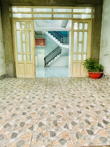 Nhà 3 phòng ngủ, phù hợp gia đình cần không gian riêng.Ngay Hương Lộ2,gần bệnh